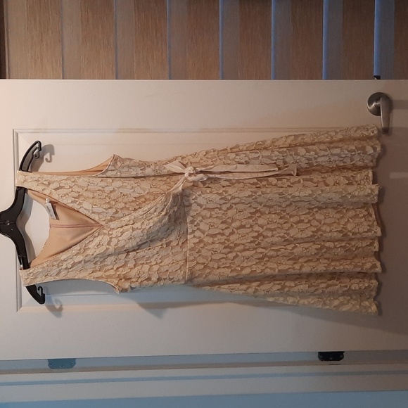 Dress - Picture 1 of 3